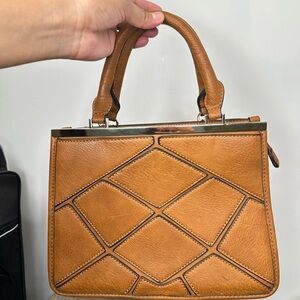 Elegant Tan Leather Handbag